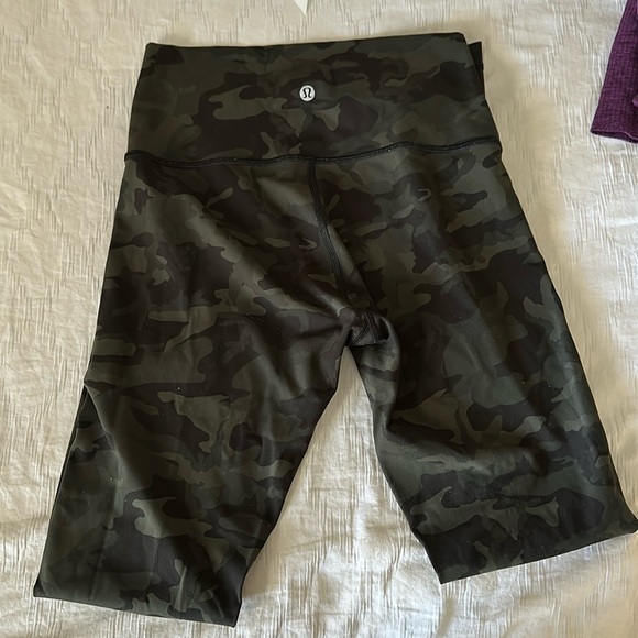 ❤️ Lululemon Highrise Wunder Under , green camo, Size 6 - Picture 1 of 4